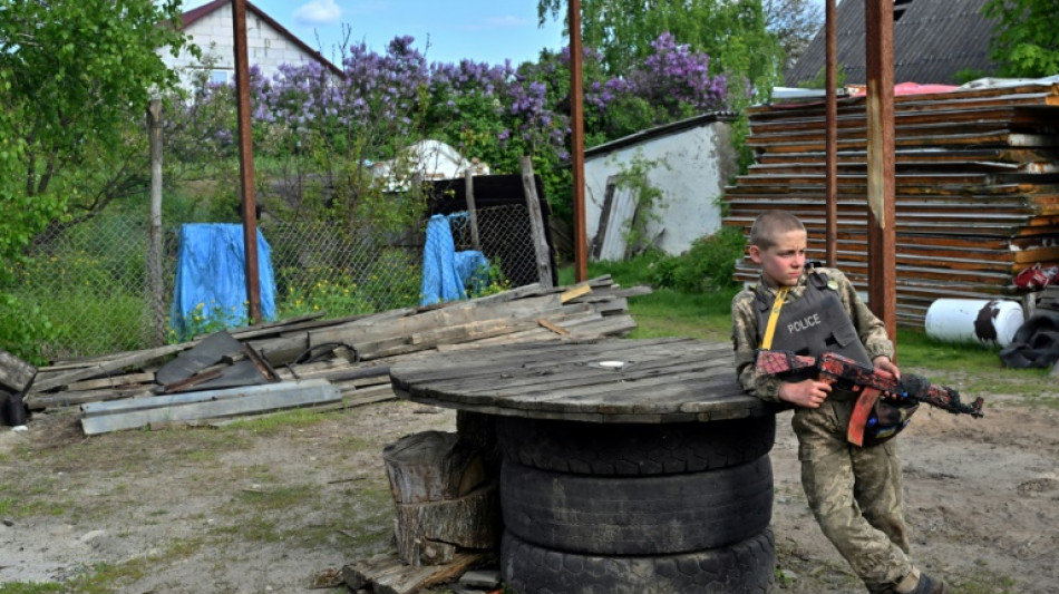 Jugar a la guerra, algo más que un entretenimiento para los niños ucranianos
