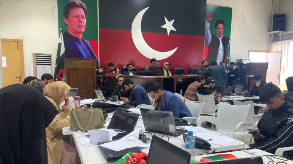 Pakistan: les candidats d'Imran Khan en t&ecirc;te, selon les sondages des TV