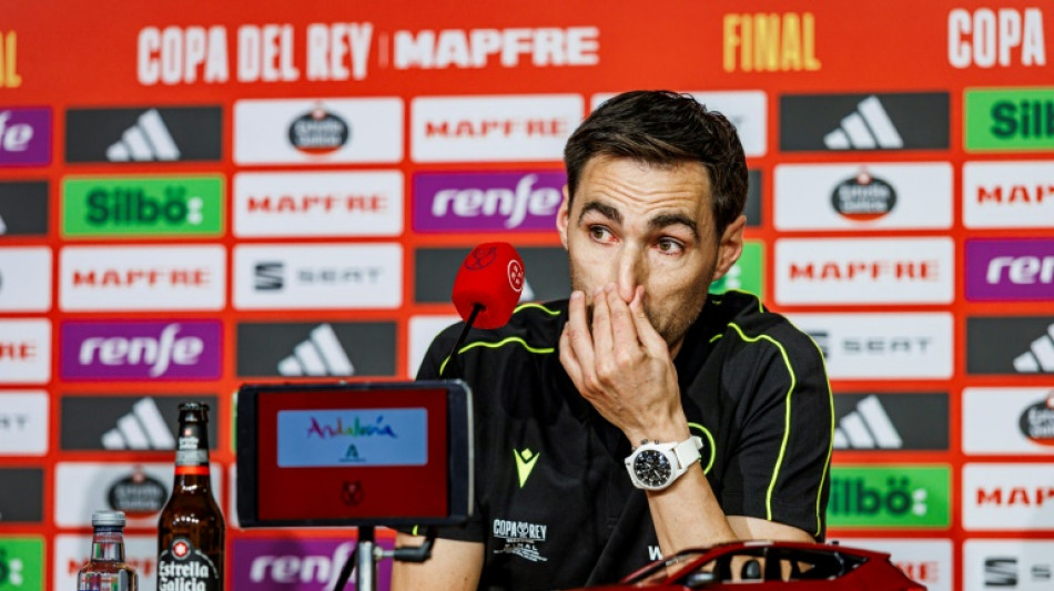 Emocionado, árbitro da final da Copa do Rei denuncia pressão da Real Madrid TV