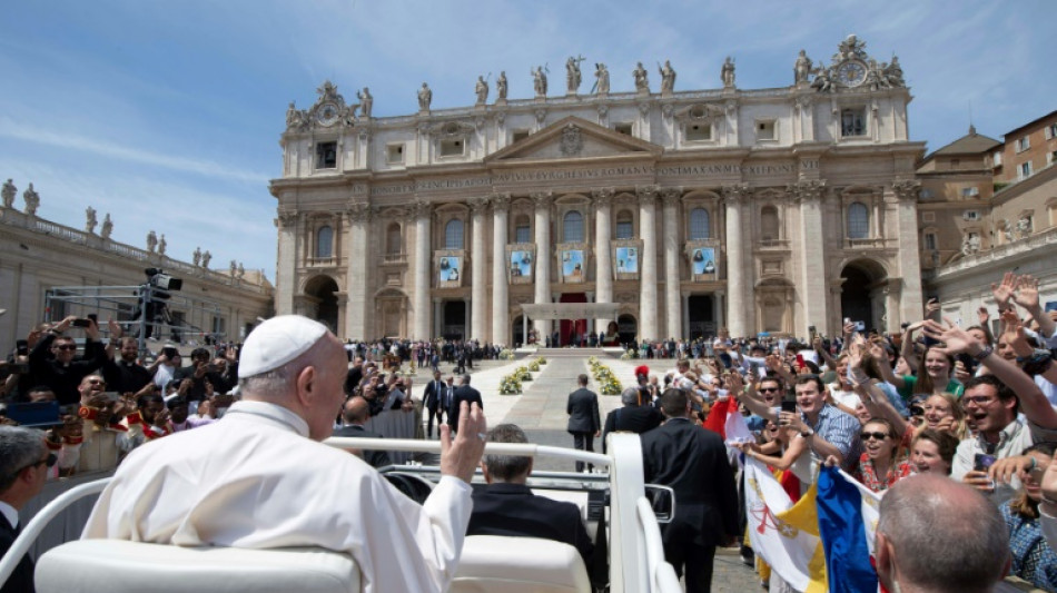 Papst Franziskus wünscht sich Tequila als Schmerzmittel gegen Kniebeschwerden