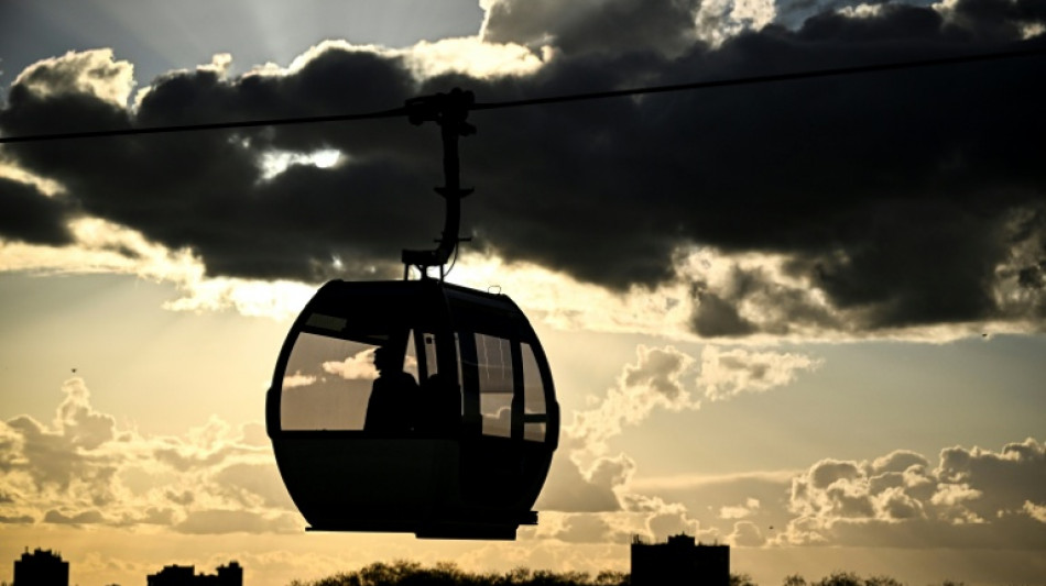 Sept t&eacute;l&eacute;ph&eacute;riques urbains en France