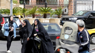 Irans Polizei schließt mehr als 150 Geschäfte wegen Kopftuchpflicht-Verstößen