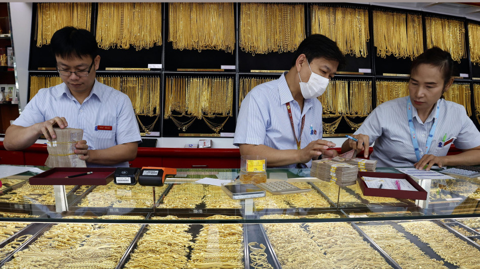 Nuovo record dell'oro, raggiunge i 4.383 dollari l'oncia