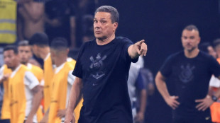 Corinthians anuncia demiss&atilde;o de Luxemburgo