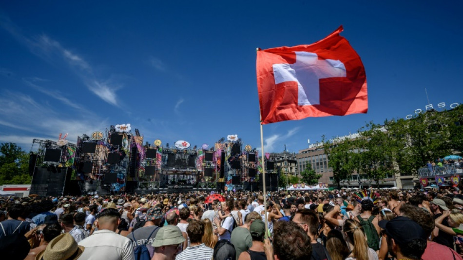 La Street Parade fait vibrer Zurich apr&egrave;s deux &eacute;ditions annul&eacute;es