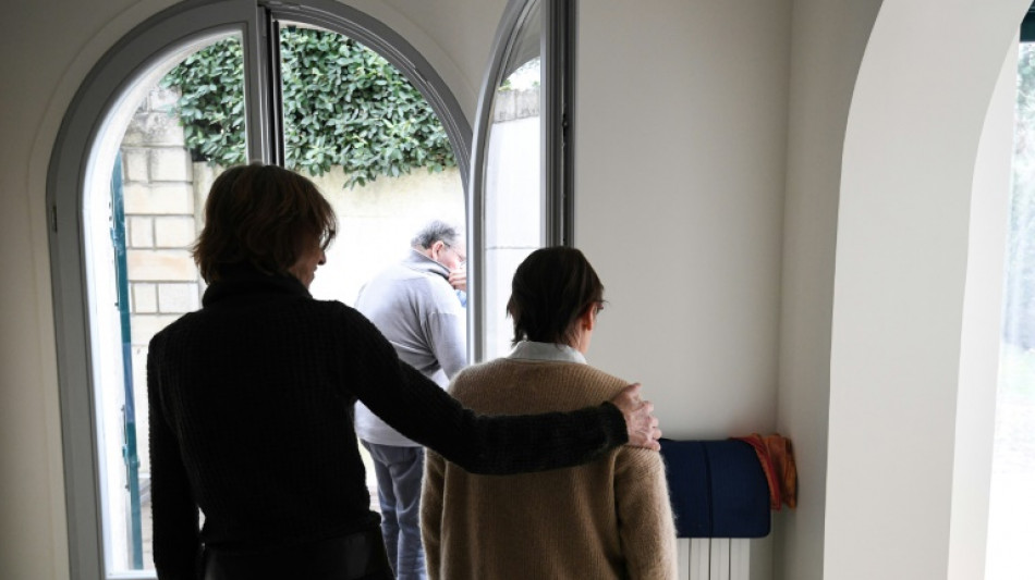 US approves first blood test for Alzheimer's 