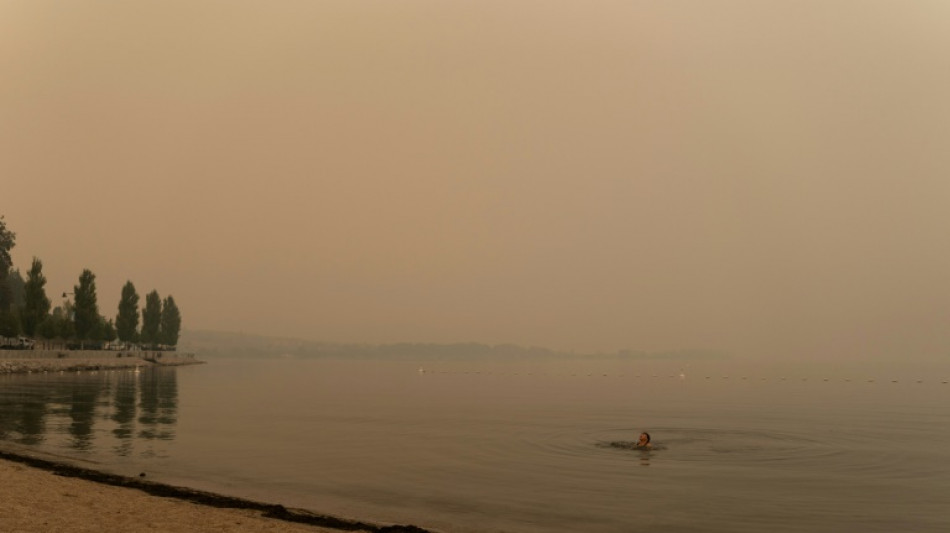 "Listos para huir": sur de Canad&aacute; en tensi&oacute;n por avance de incendios forestales