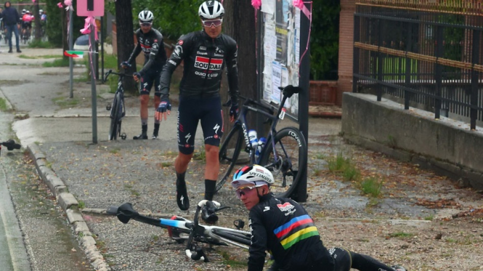 Groves wins wet Giro stage as dog unseats Evenepoel